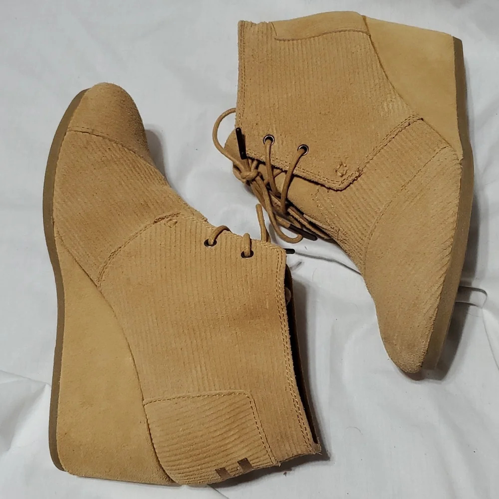 Toms textured suede tan wedge heeled booties